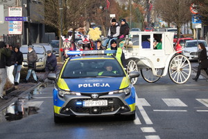 Zdjęcie policjantów podczas zabezpieczenia Orszaku Trzech Króli