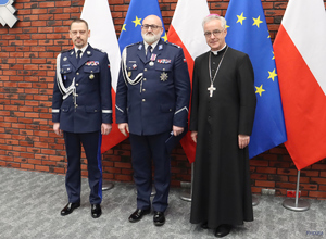 Zdjęcie policjantów podczas uroczyści związanych z odznaczeniem