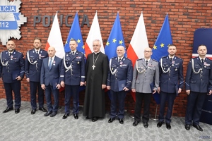 Zdjęcie policjantów podczas uroczyści związanych z odznaczeniem