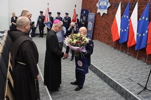 Zdjęcie policjantów podczas uroczyści związanych z odznaczeniem