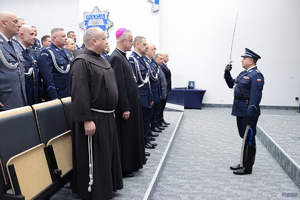 Zdjęcie policjantów podczas uroczyści związanych z odznaczeniem