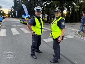 Zdjęcie służb zabezpieczających półmaraton