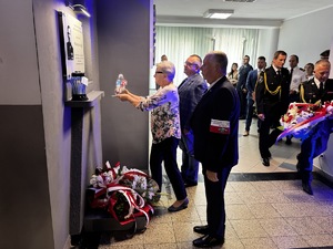 Zdjęcia policjantów oraz uczestników uroczystości