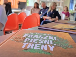 Zdjęcie uczestników wydarzenia podczas Narodowego Czytania
