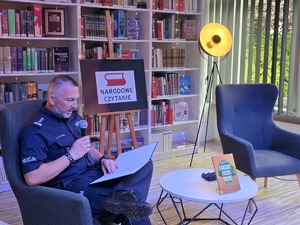 Zdjęcie uczestników wydarzenia podczas Narodowego Czytania
