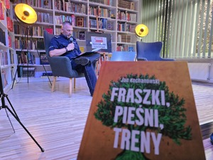 Zdjęcie uczestników wydarzenia podczas Narodowego Czytania