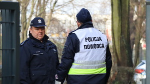 Zdjęcia z ćwiczeń policyjnych w szkole