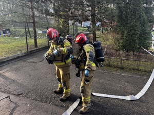 Zdjęcia z ćwiczeń policyjnych w szkole