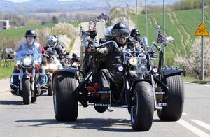 Motocykliści podczas przejazdu Piekarskiej Parady Motocyklowej
