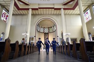 Zdjęcia uczestników uroczystości związanej z 87. rocznicą śmierci posterunkowego Wiktora Szwagla