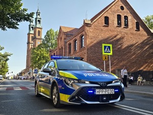 Zdjęcie policjantów podczas zabezpieczenia pielgrzymki