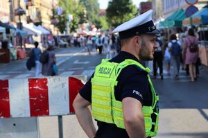 Zdjęcie policjantów podczas zabezpieczenia pielgrzymki