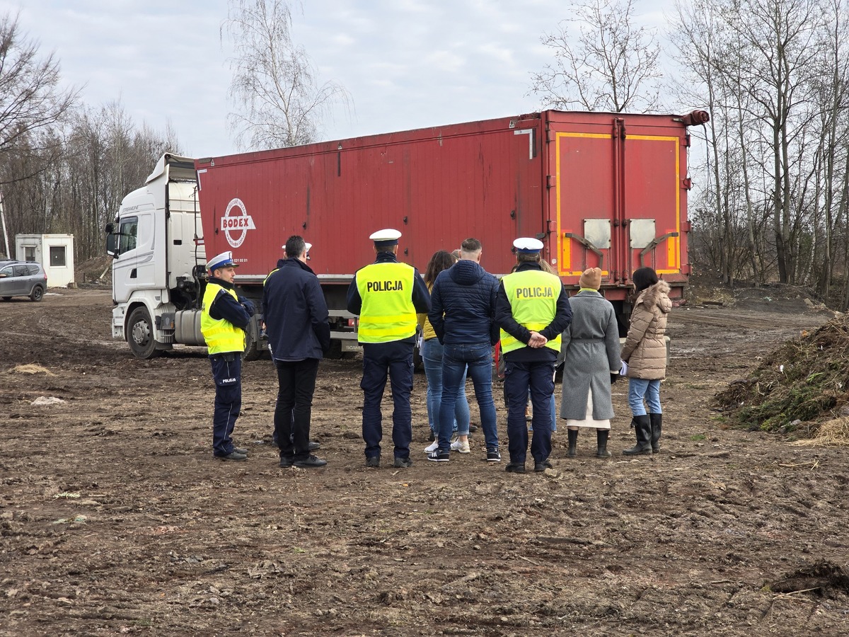 Policjanci walczą z nielegalnymi odpadami