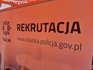 Zdjęcie przedstawia: plakat policyjny z napisem rekrutacja