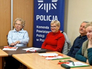 Zdjęcie przedstawia: seniorów.