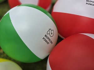 Zdjęcie przedstawia: piłki