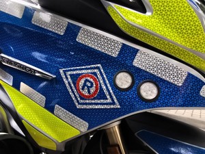 Zdjęcie przedstawia: motocykl policyjny