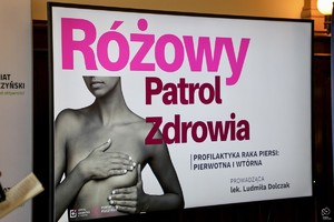 zdjęcie przedstawia: reklamę wydarzenia dot. profilaktyki raka piersi.