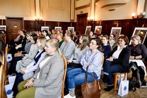 zdjęcie przedstawia: kolejnych uczestników wydarzenia.