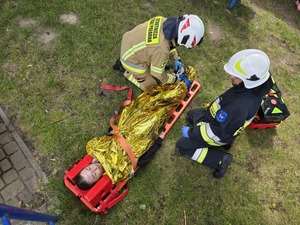 Zdjęcie przedstawia wspólne ćwiczenia służb na Jeziorze Goczałkowickim.