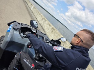 Zdjęcie przedstawia wspólne ćwiczenia służb na Jeziorze Goczałkowickim.