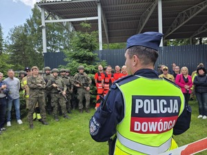 Zdjęcie przedstawia wspólne ćwiczenia służb na Jeziorze Goczałkowickim.