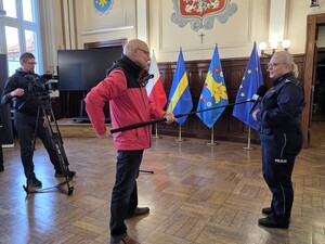 Zdjęcie przedstawia briefing prasowy podczas wydarzenia -  EscapeTruck w Pszczynie.