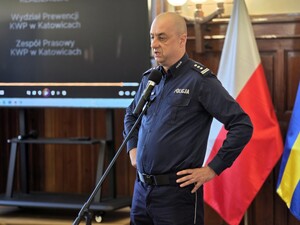Zdjęcie przedstawia briefing prasowy podczas wydarzenia -  EscapeTruck w Pszczynie.