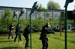 Policjanci ćwiczą strzelanie