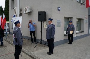 Policjanci na uroczystym otwarciu Komisariatu Policji w Krzyżanowicach wraz z zaproszonymi goścmi