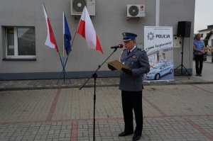 Policjanci na uroczystym otwarciu Komisariatu Policji w Krzyżanowicach wraz z zaproszonymi goścmi