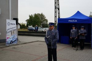 Policjanci na uroczystym otwarciu Komisariatu Policji w Krzyżanowicach wraz z zaproszonymi goścmi