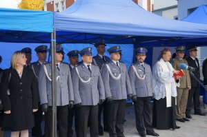 policjanci i zaproszeni goście na otwarciu komisariatu policji w Kuźni Raciborskiej