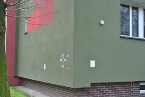 na zdjęciu graffiti na blok