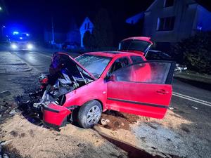 na zdjęciu rozbite auto po wypadku drogowym