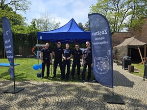 na zdjęciu policjanci kwp Katowice z doboru