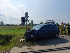 na zdjęciu pojazd opel po zdarzeniu drogowym