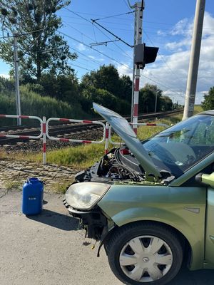 na zdjęciu rozbity samochód