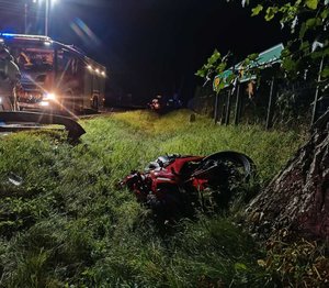 na  zdjęciu z wypadku drogowego