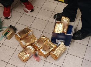 na zdjeciu skradzione kawy