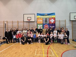 na zdjęciu wszyscy uczestnicy zdjęcie grupowe