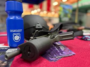 na zdjęciu sprzęt policyjny