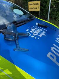 na zdjęciu radiowóz policyjny i radar