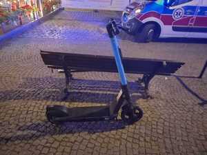 na zdjęciu hulajnoga