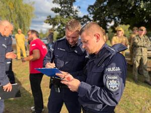 na zdjęciu policjanci i inni uczestnicy ćwiczenia