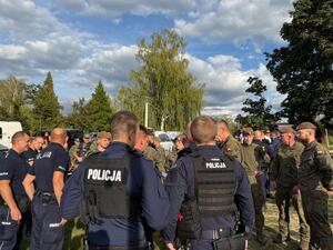 na zdjęciu policjanci i inni uczestnicy ćwiczenia