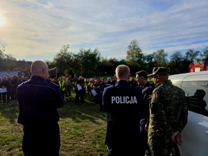 na zdjęciu policjanci i inni uczestnicy ćwiczenia