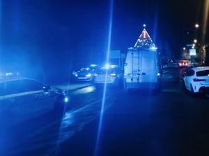 zdjęcie z miejsca wypadku, widoczne pojazdy służb biorących udział w zabezpieczeniu miejsca zdarzenia