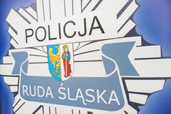 grafika z logo rudzkiej policji i napisem pomagamy i chronimy