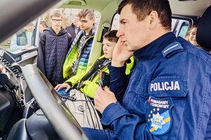 Pokaz policyjnego radiowozu